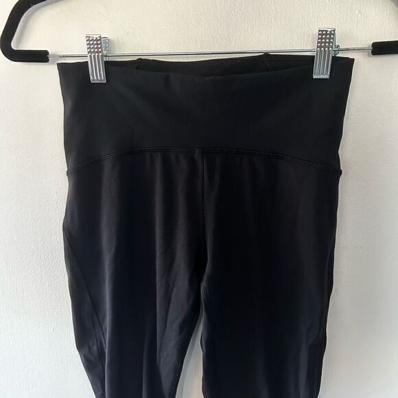 Lululemon Black Cropped Mesh Leggings Size 6 Classic Athletic Activewear - Picture 2 of 9